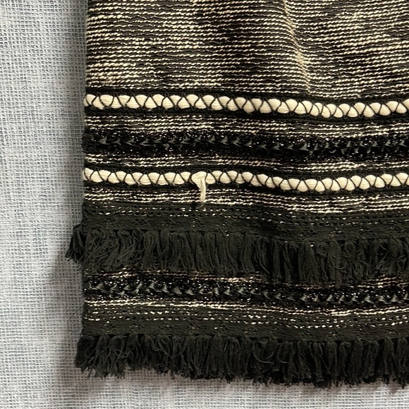 Black and white skirt - Picture 3 of 3